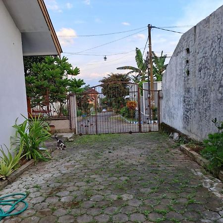 Indo Homestay Malang Extérieur photo