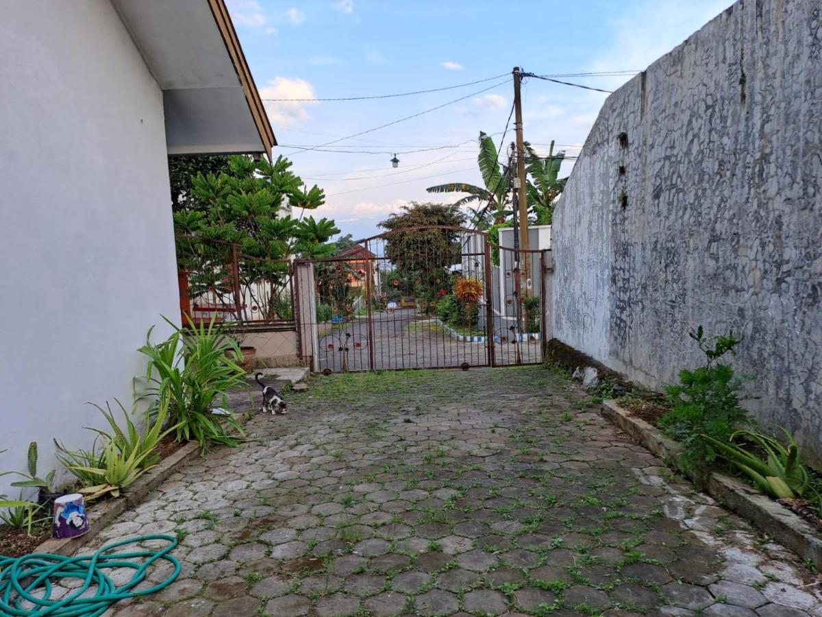 Indo Homestay Malang Extérieur photo